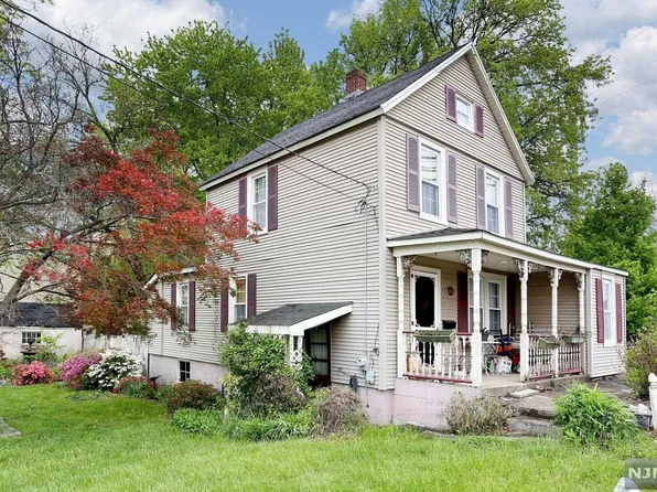 80 New Milford Ave, Dumont, NJ 07628