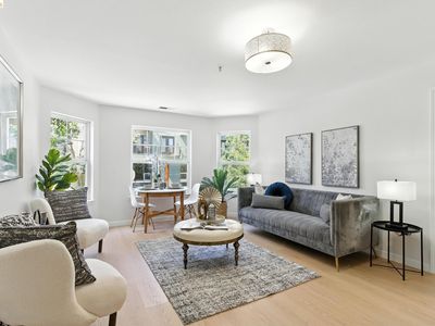 555 10th St APT 201, Oakland, CA, 94607