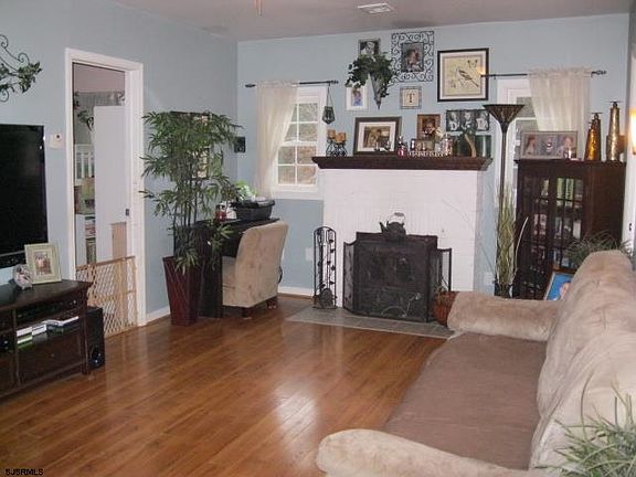2nd image of 7571 Weymouth Rd