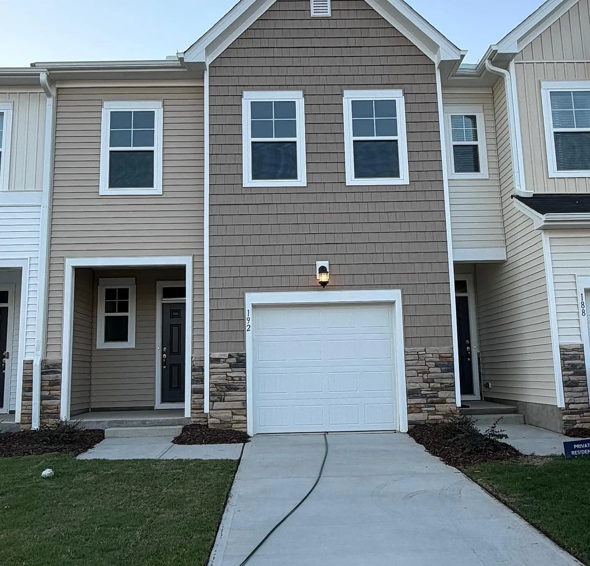 3 bed, 2.5 bath, 1792 sqft, $1,745 — Photo 2