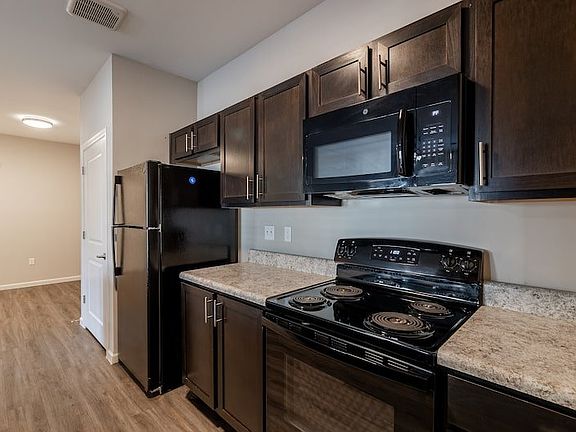 4th image of 516 N Pierce St #516