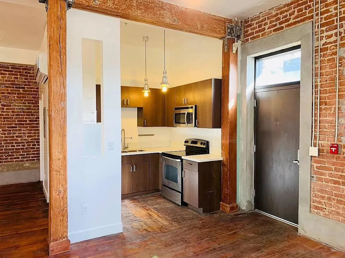 Building Photo - 1700 E 4th St #101
