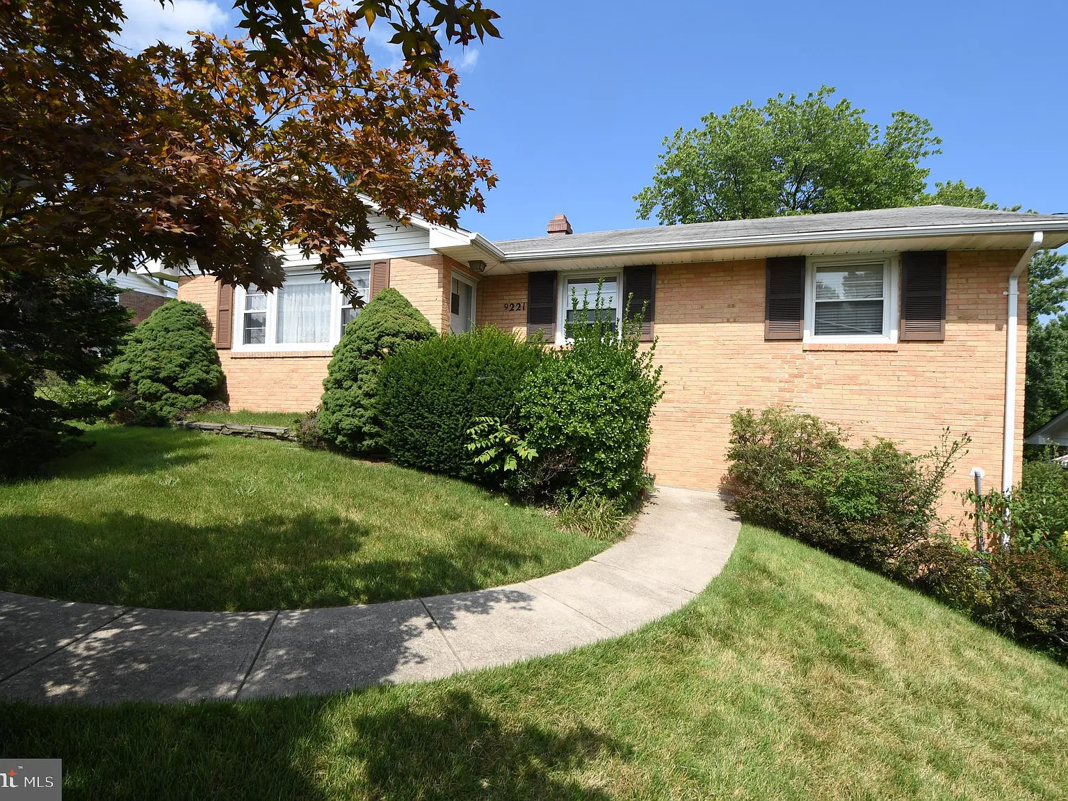5 bed, 3.0 bath, 2535 sqft, $3,750 — Photo 2