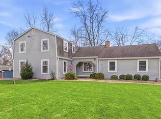 15 Wildwood Dr, Carmel, IN