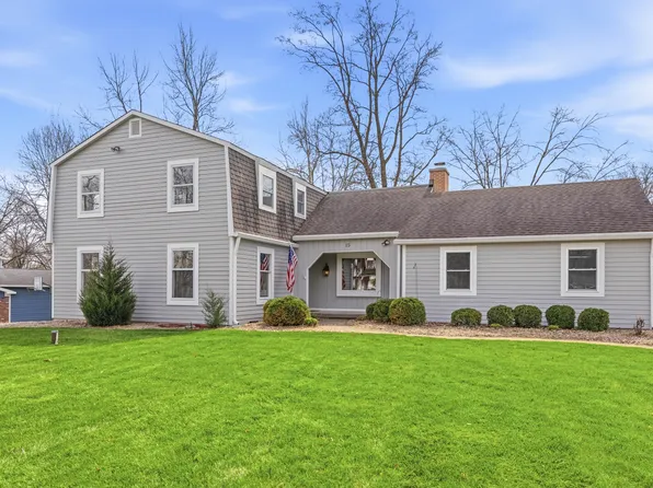 15 Wildwood Dr, Carmel, IN 46032