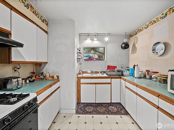 5th image of 511 Division Street