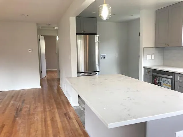 2 bed, 820 sqft, $2,400 — Photo 4