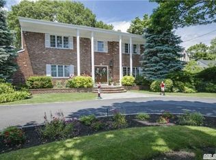 44 E Rockaway Rd, Hewlett, NY 11557