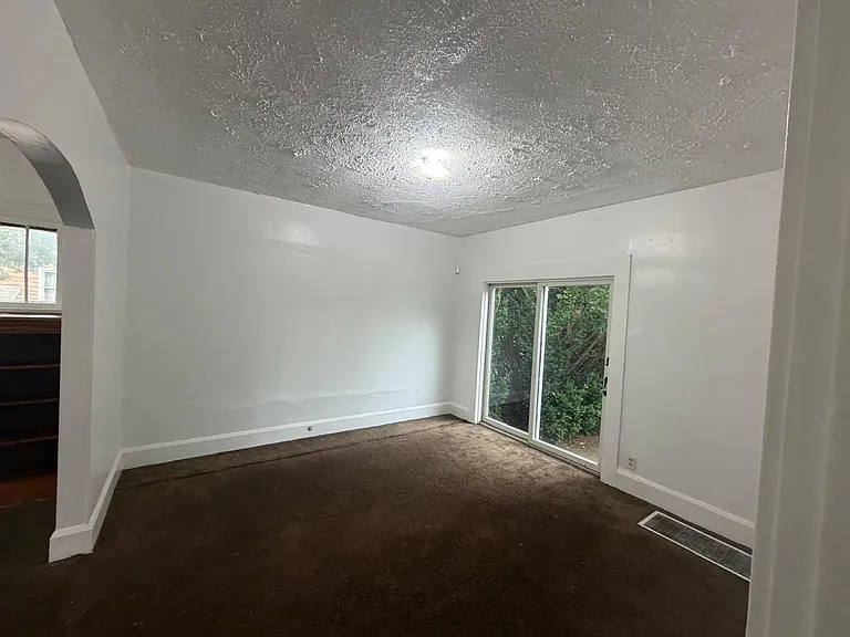 2610 Clyde Pl SW — Photo 9
