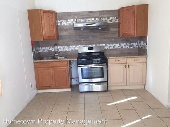 2nd image of 1598 La Quinta Dr