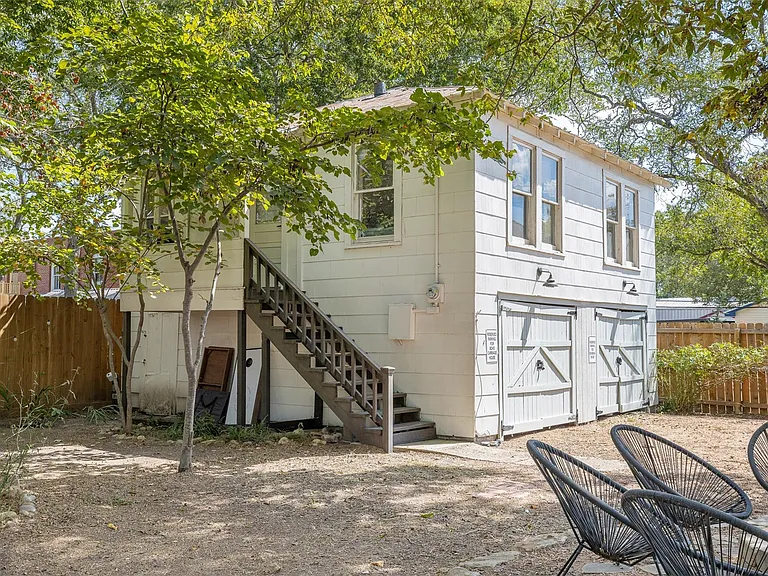 206 N Rusk St — Photo 32