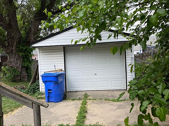 3rd image of 13389 Sherman Ave