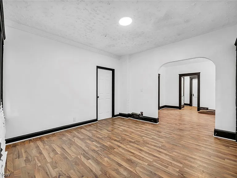 12001 Oakview Ave — Photo 3
