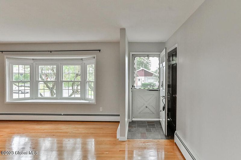 5th image of 72 Hawthorne Avenue