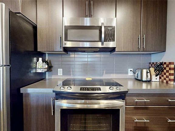 4th image of 5303 Universal Cres #413