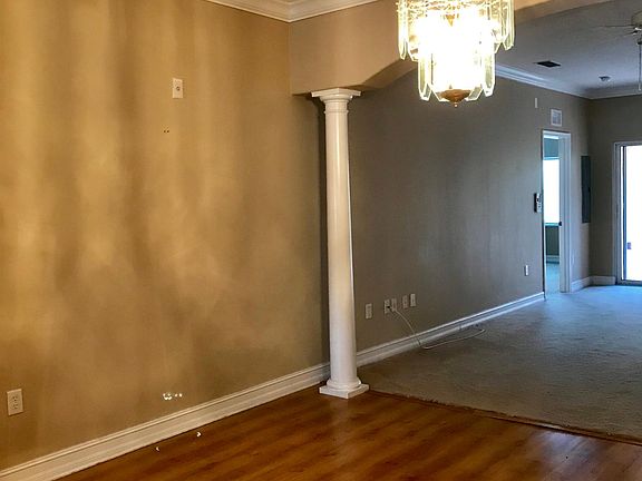 Archway and columns seperating living room and dinning room