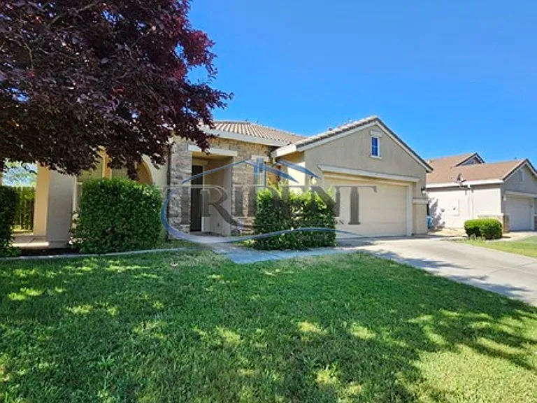 1038 Zanes Dr — Photo 2