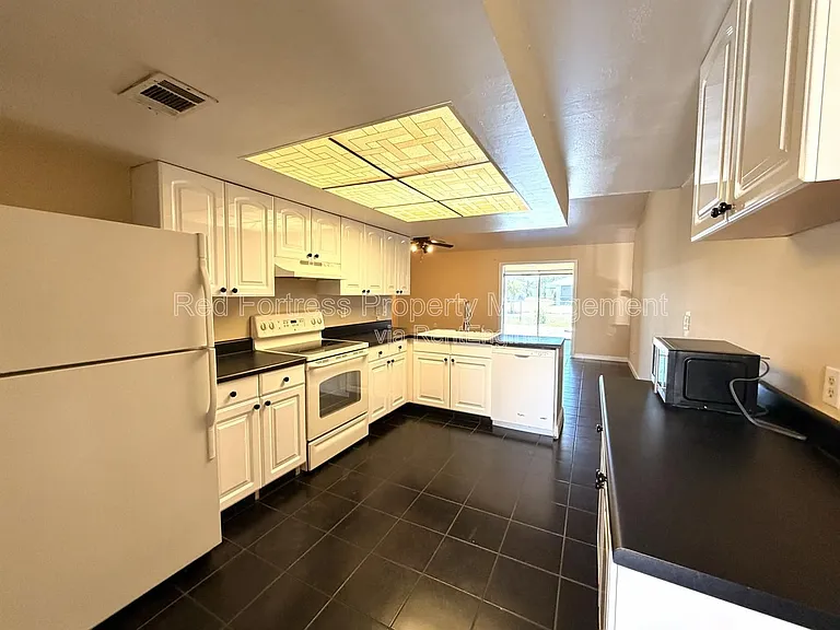 4114 Skyline Blvd #B — Photo 12