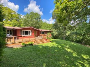 70 Green Briar Dr, Hillsboro, IL 62049