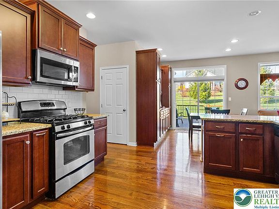 2nd image of 1605 Dartmoor Dr