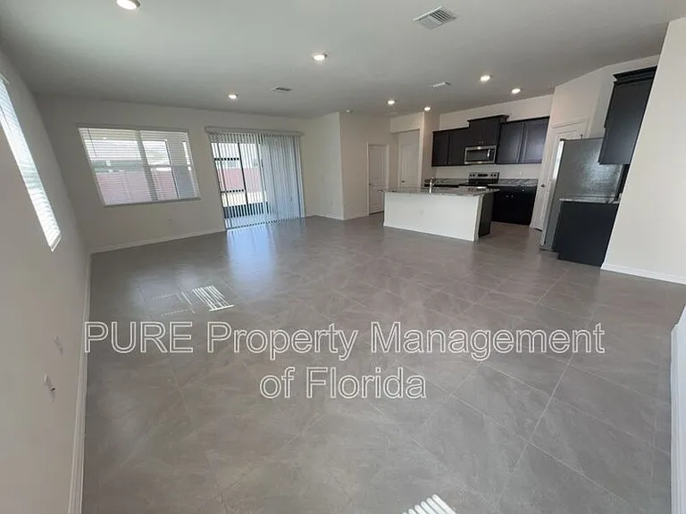 4122 NW 48th Terrace Rd — Photo 9
