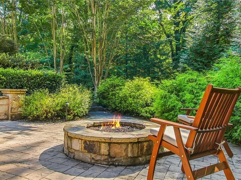 5265 Peachtree Dunwoody Rd — Photo 104