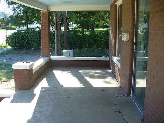 Covered Front Porch 
