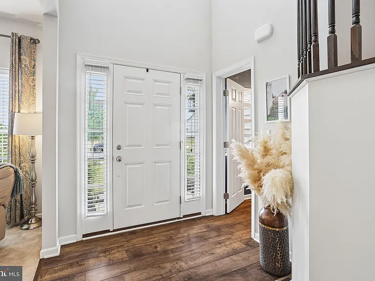 427 Green Meadow Dr — Photo 6