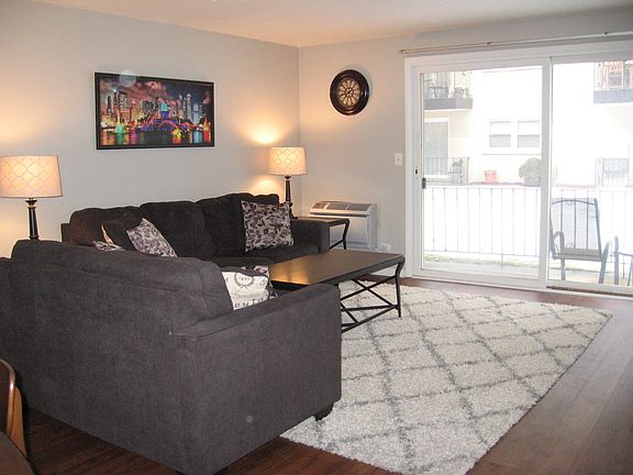 5th image of 6534 N Northwest Hwy APT 1C