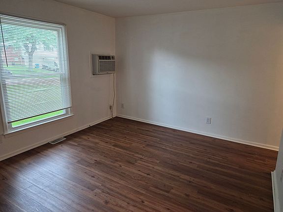 4th image of 3514 Valleston Pkwy APT 1
