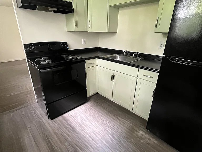 2644 Harrison Ave #27 — Photo 2