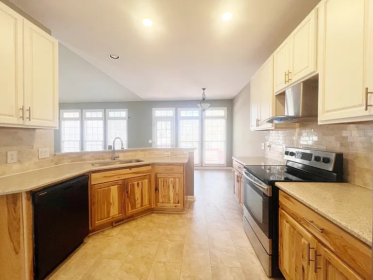 206 Hyde Park Ln — Photo 17