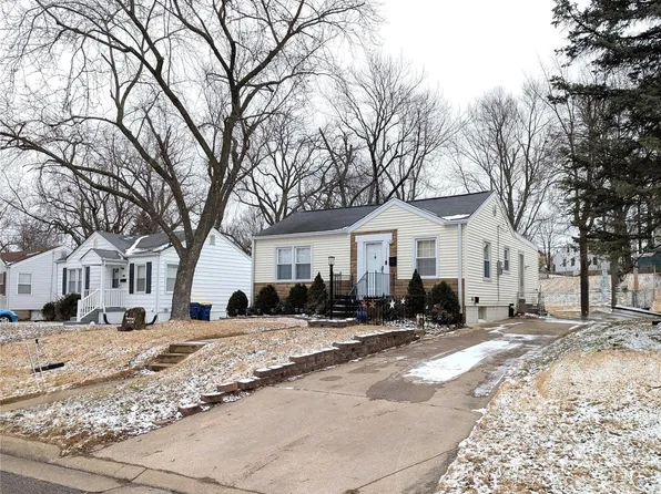 3522 San Jose Ln, Saint Ann, MO 63074