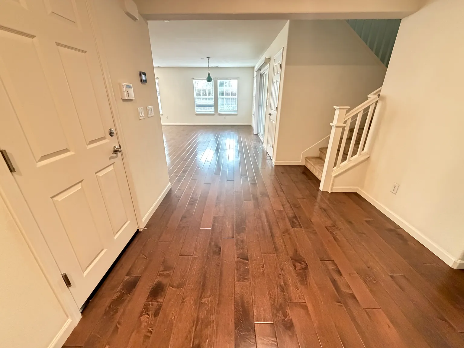 4 bed, 2330 sqft, $3,290 — Photo 3