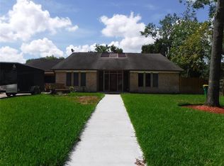 305 Red Bud Ln, Baytown, TX 77520