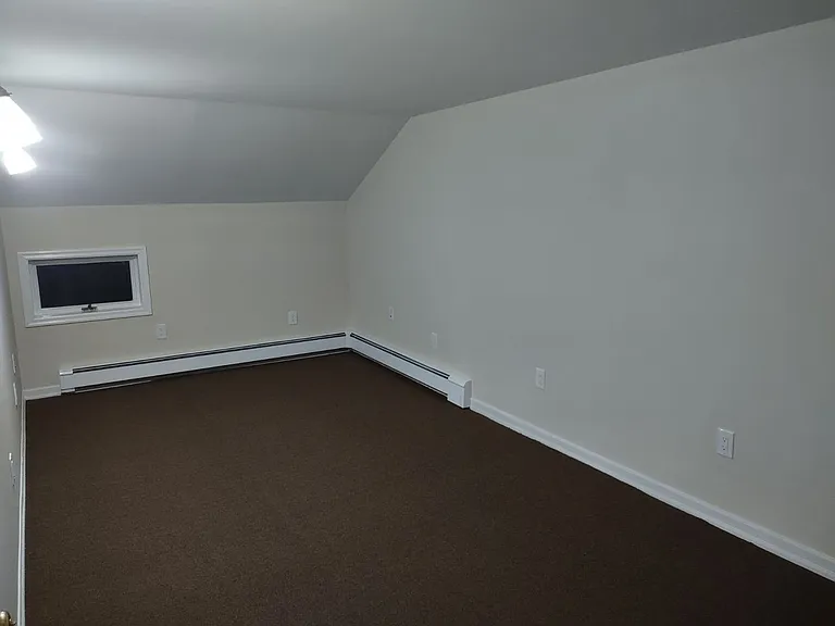 164 Auburn St — Photo 2