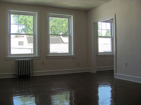 3rd image of 7000 Lincoln Dr #B3