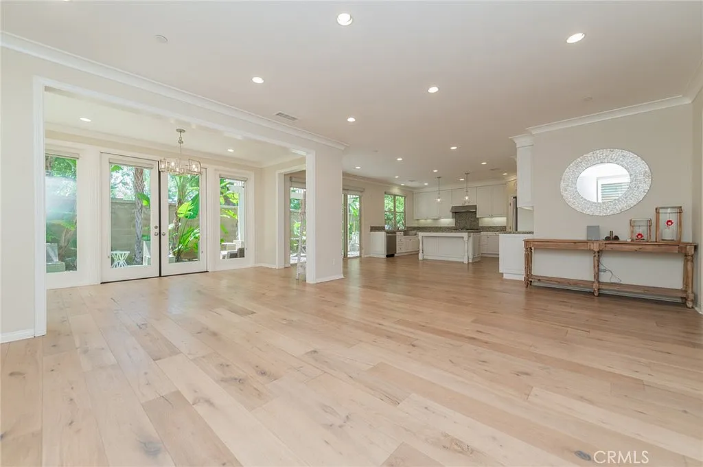 4 bed, 2653 sqft, $6,500 — Photo 3