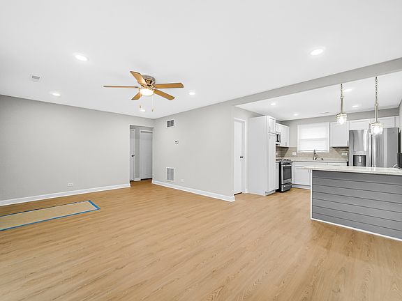 5th image of 339 Nokomis St