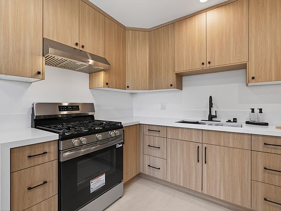 3rd image of 2539 Manhattan Ave