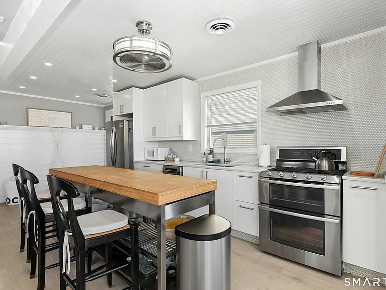 27 Milford Point Rd — Photo 11