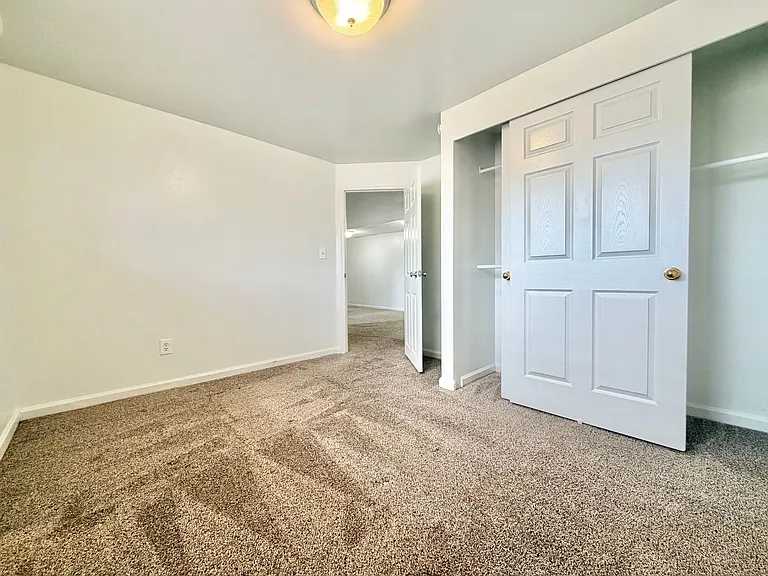 7685 S 2550 W — Photo 3