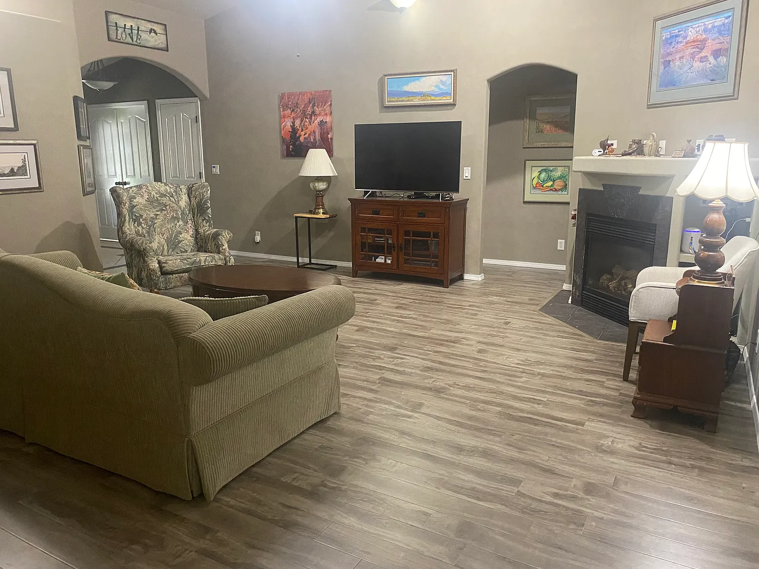 4 bed, 2.5 bath, 2050 sqft, $3,600 — Photo 3