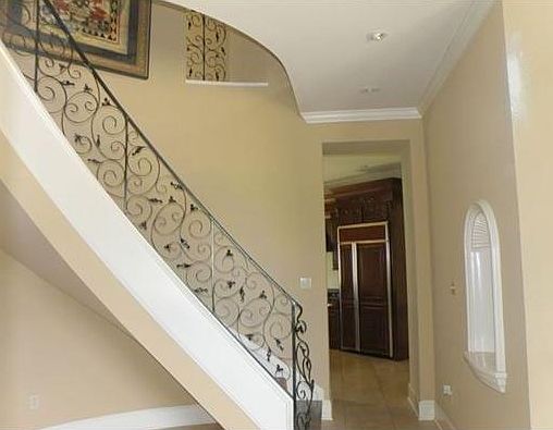 2nd image of 18 Wedgwood Ct