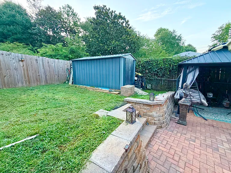2836 E Mount Tabor Cir — Photo 13