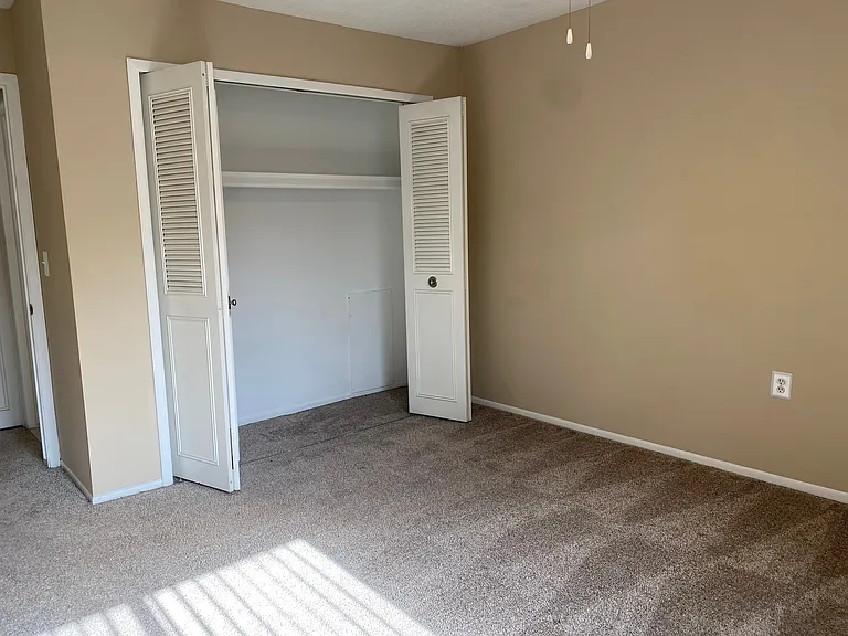 Rochester Square Apartments — Photo 40
