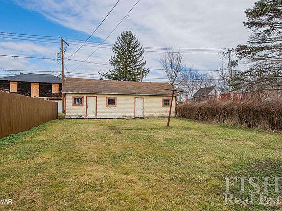 3rd image of 816 Memorial Ave
