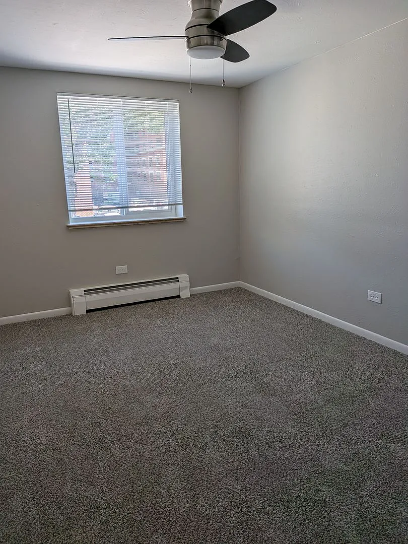 95 N Clarkson St Carolyn Arms Apartments — Photo 4