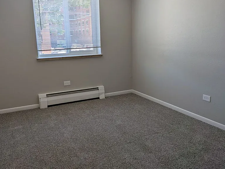 95 N Clarkson St Carolyn Arms Apartments — Photo 15