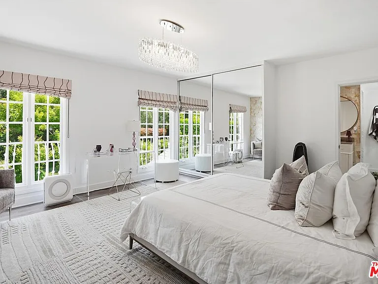 317 S Burlingame Ave — Photo 24